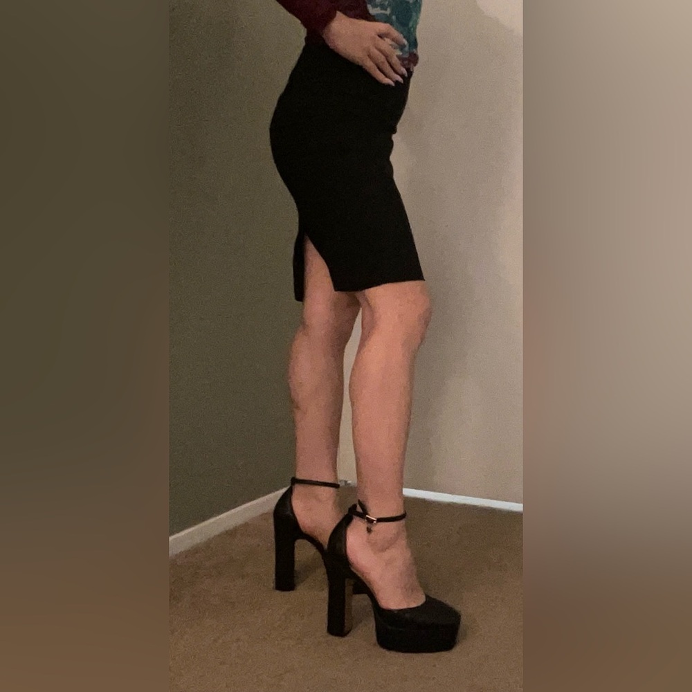 Black Banana Republic pencil skirt